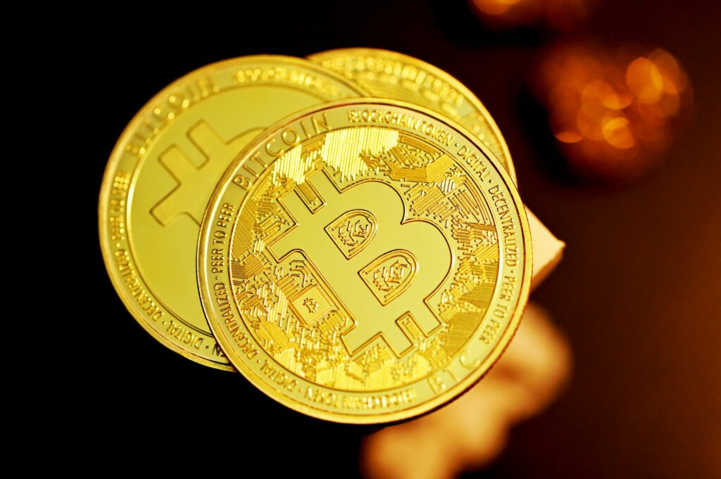 Bitcoin moment Analyst urges traders to exchange gold for cryptocurrencies