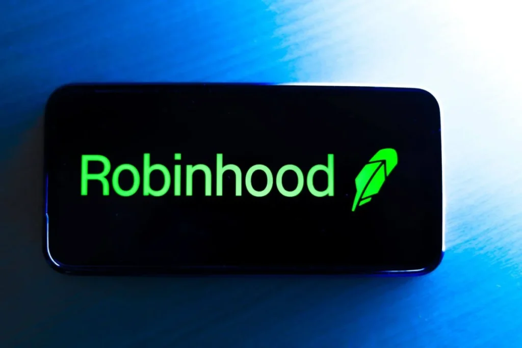 Robinhood (HOOD) Stock: Crypto Revenue Surges 339% as Q3 Earnings Beat Expectations
