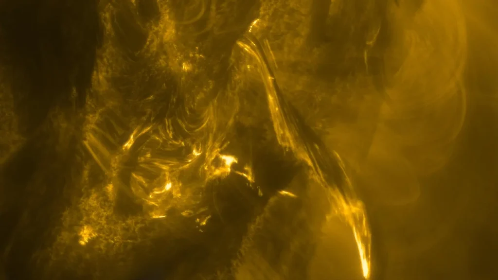 Spacecraft captures the “magnetic avalanche” that triggers giant solar explosions